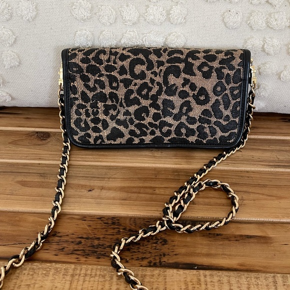 Tory Burch cheetah cross body - Picture 2 of 4